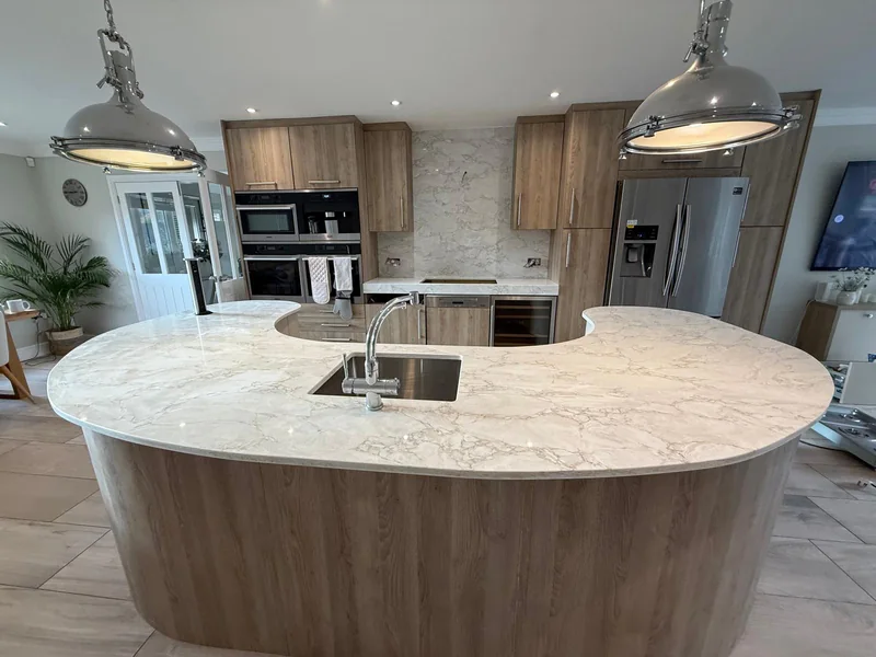 Front view of the rounded peninsula worktop following its timber cabinet base
